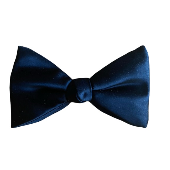 Wembley The Great American Tie Men’s Red 2 1/4" Band Bow & Black Clip Bow 2 3/4” - Picture 2 of 11